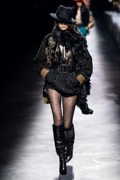 Look 14